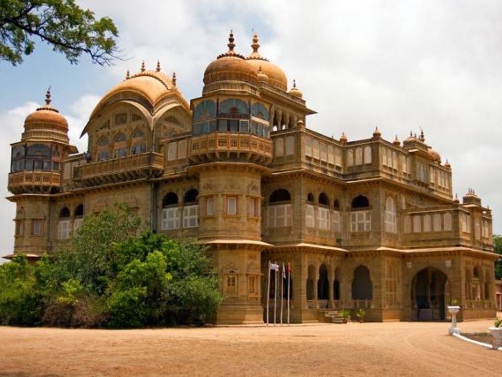 Image of Vijay Vilas Palace, a tourist attraction in Mandvi, Gujarat 370465
