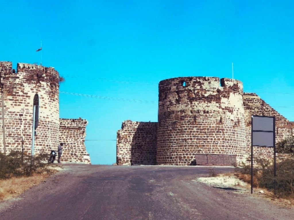 Image of Lakhpat Fort, a tourist attraction in Lakhpat, Gujarat 370627