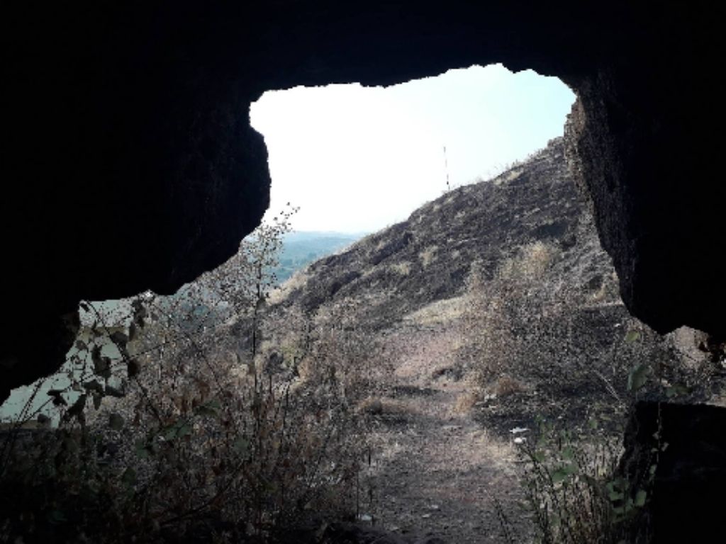 Image of Siyot Caves, a tourist attraction in Atdo, Gujarat 370627